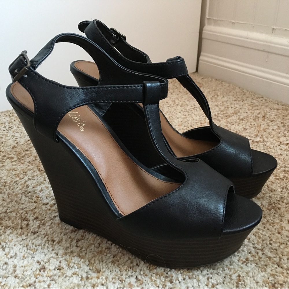 Black wedges